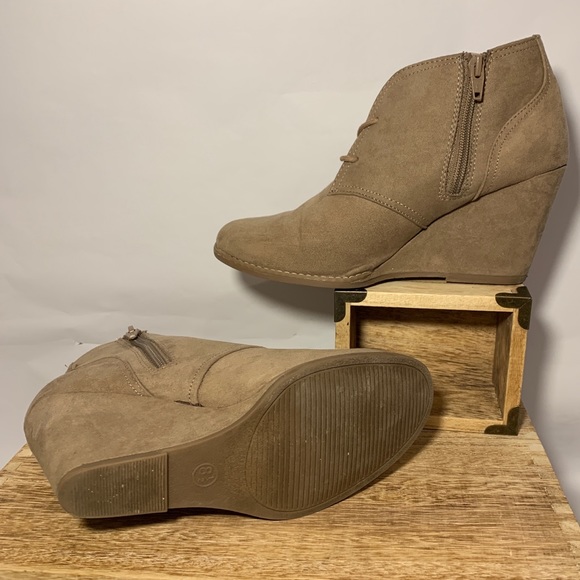 Universal Thread Bessie Taupe Bootie - Picture 8 of 11